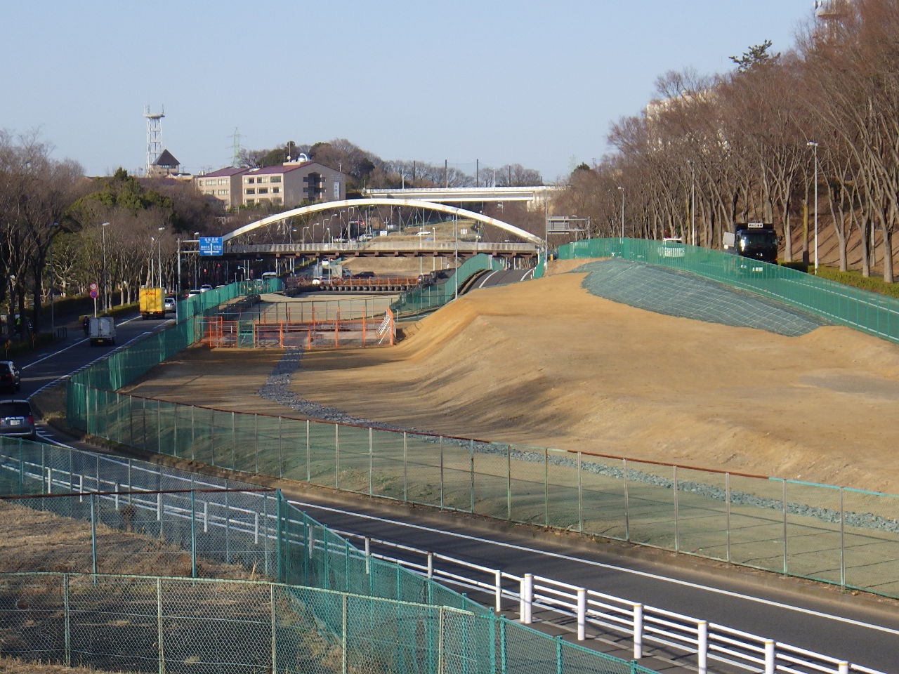 東京都多摩市　道路改修工事に伴う準備工事